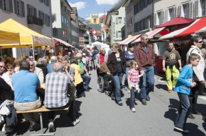 Impression aus einer Gasse  am Volksmusikfestival Altdorf
